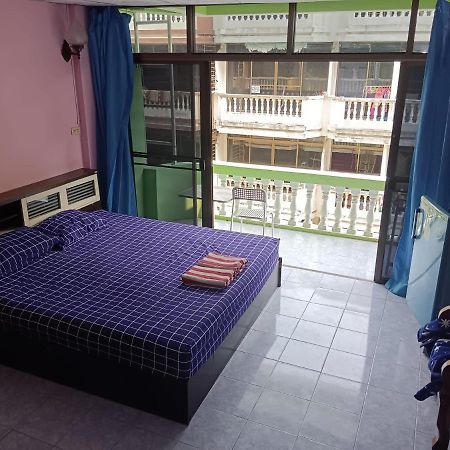 Yuri Guesthouse Jomtien Beach Buitenkant foto