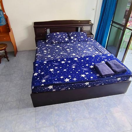 Yuri Guesthouse Jomtien Beach Buitenkant foto