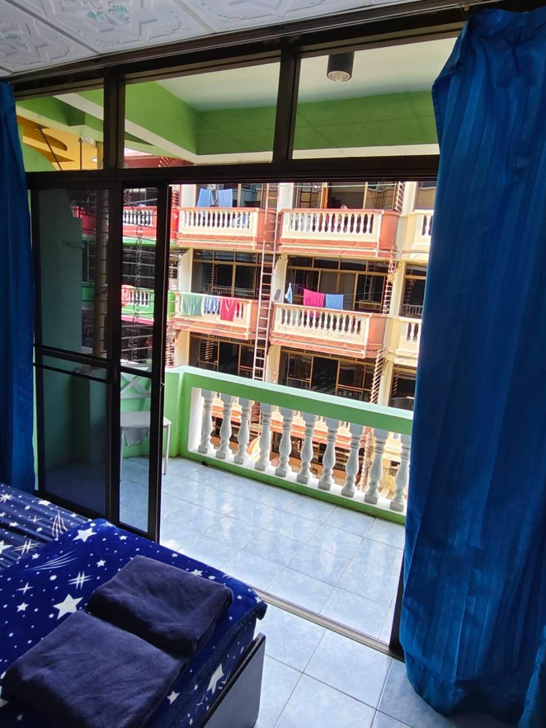Yuri Guesthouse Jomtien Beach Buitenkant foto